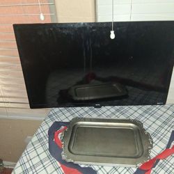 Small TV will Clean It And Works, With Remote 