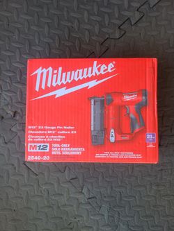 Milwaukee M12 23 Gauge Pin Nailer