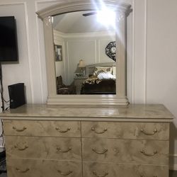 Italian Style King/Queen 7 Pc Bed Room Set