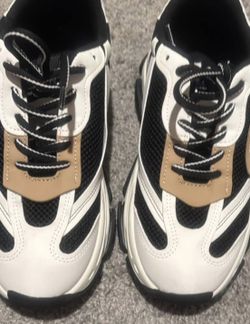 Size 10 STEVE MADDEN SNEAKERS FEMALE 