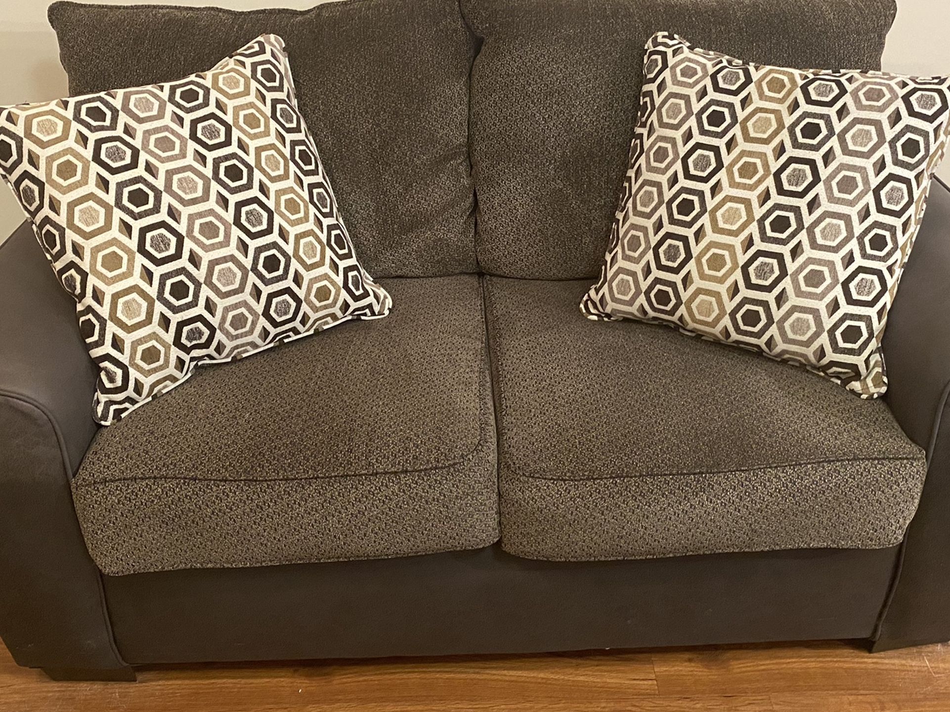 Brown Couch With Pillows