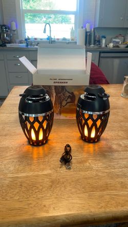 Lighted wireless speakers