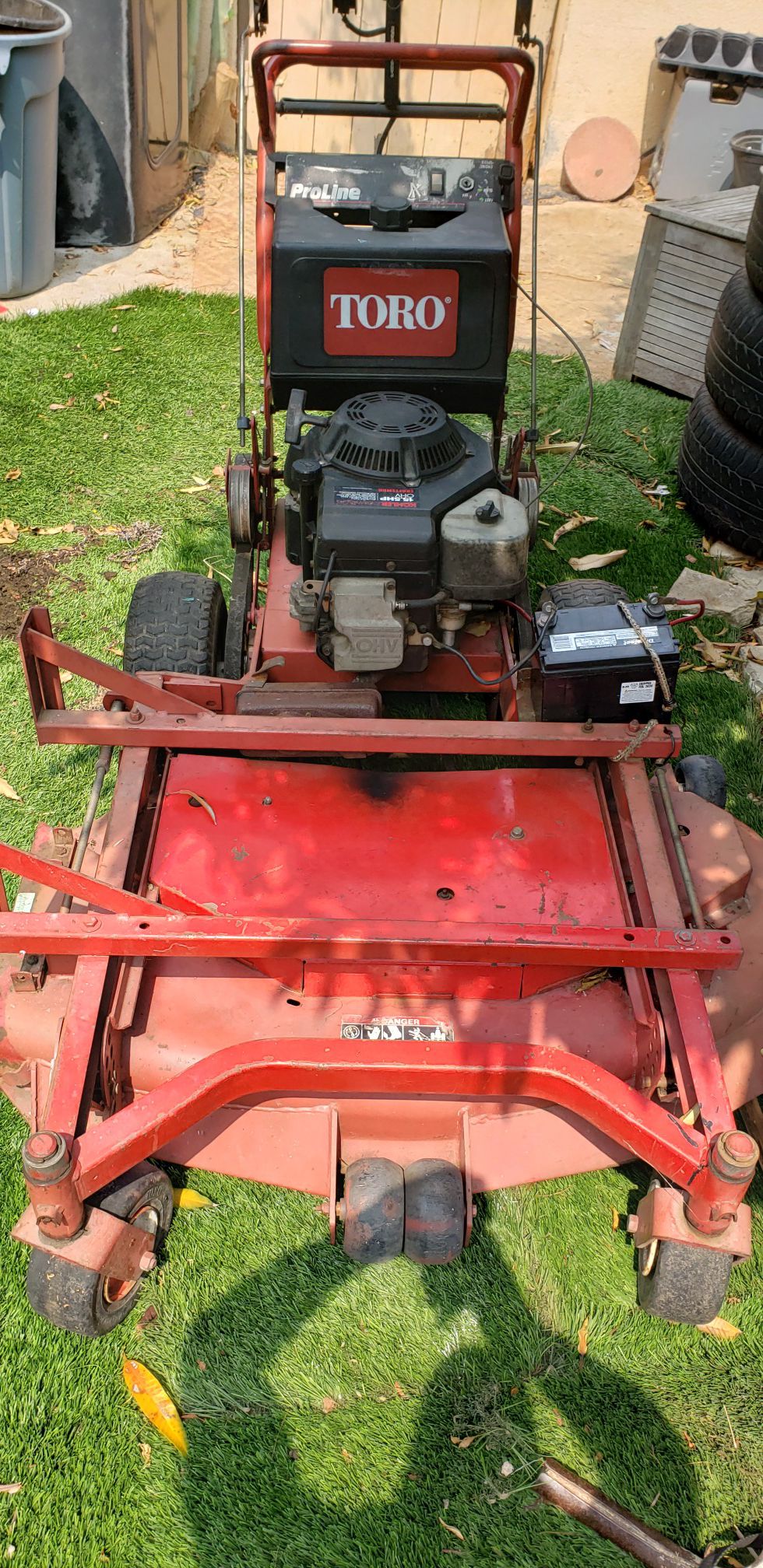 comercial lawn mower 3 blades toro proline works really good