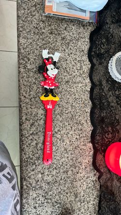 Disneyland Minnie Mouse backscratcher