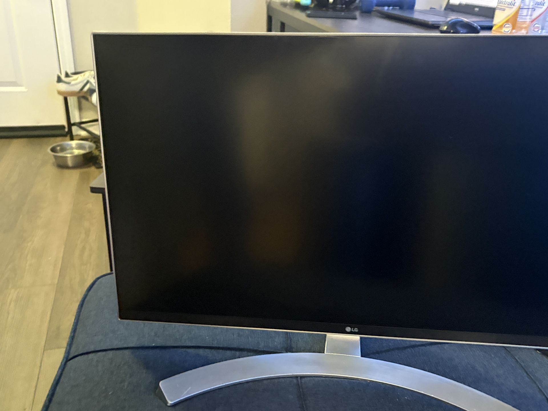 LG 27” 4K UHD Monitor - 27ud88-w
