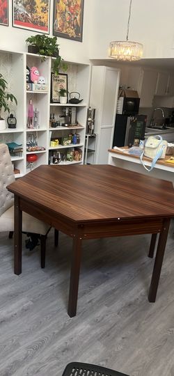 Hexagon gaming table