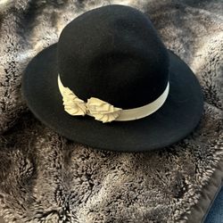 Black With Cream Flowers Wool Hat 