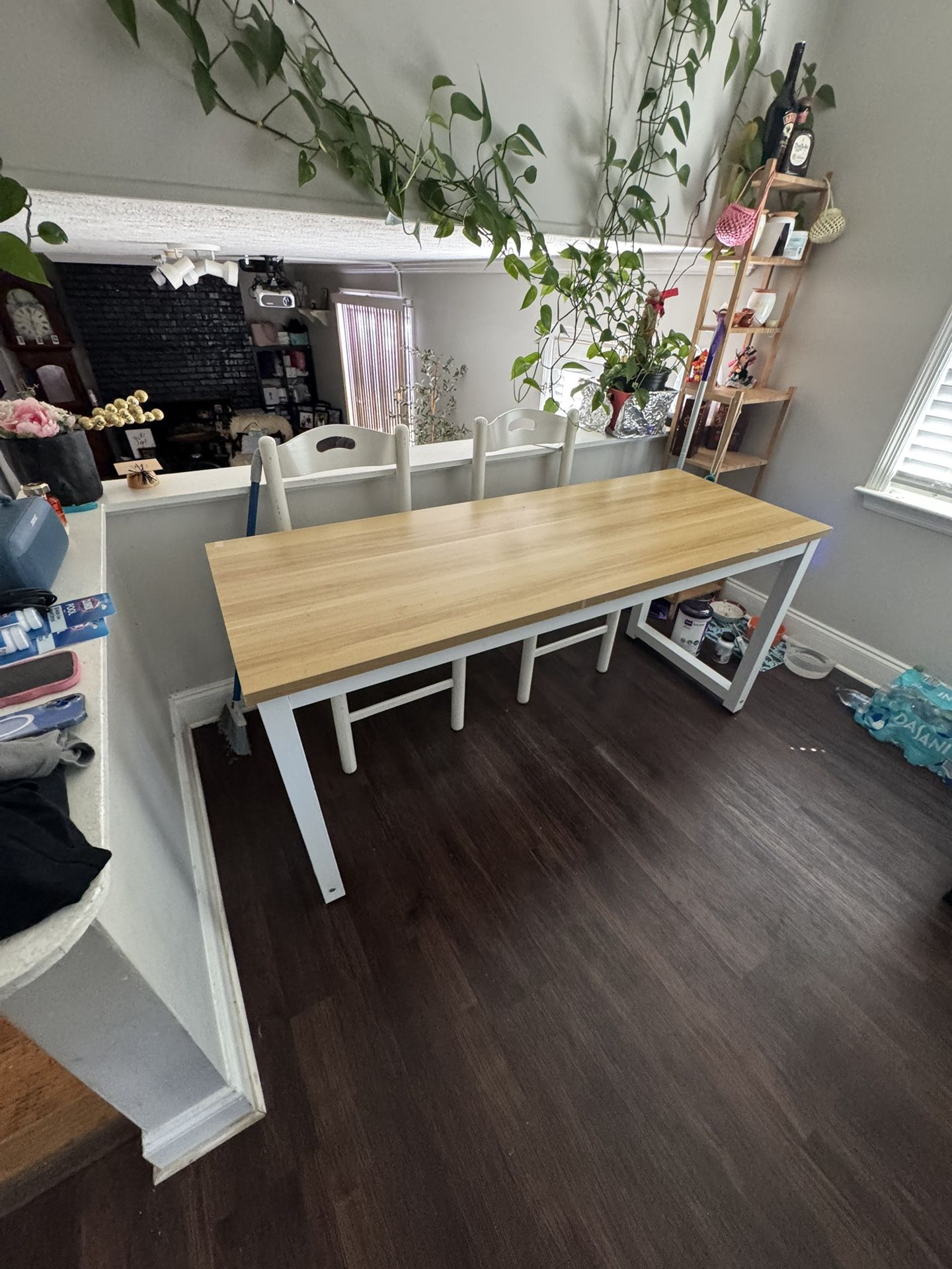 Breakfast table 