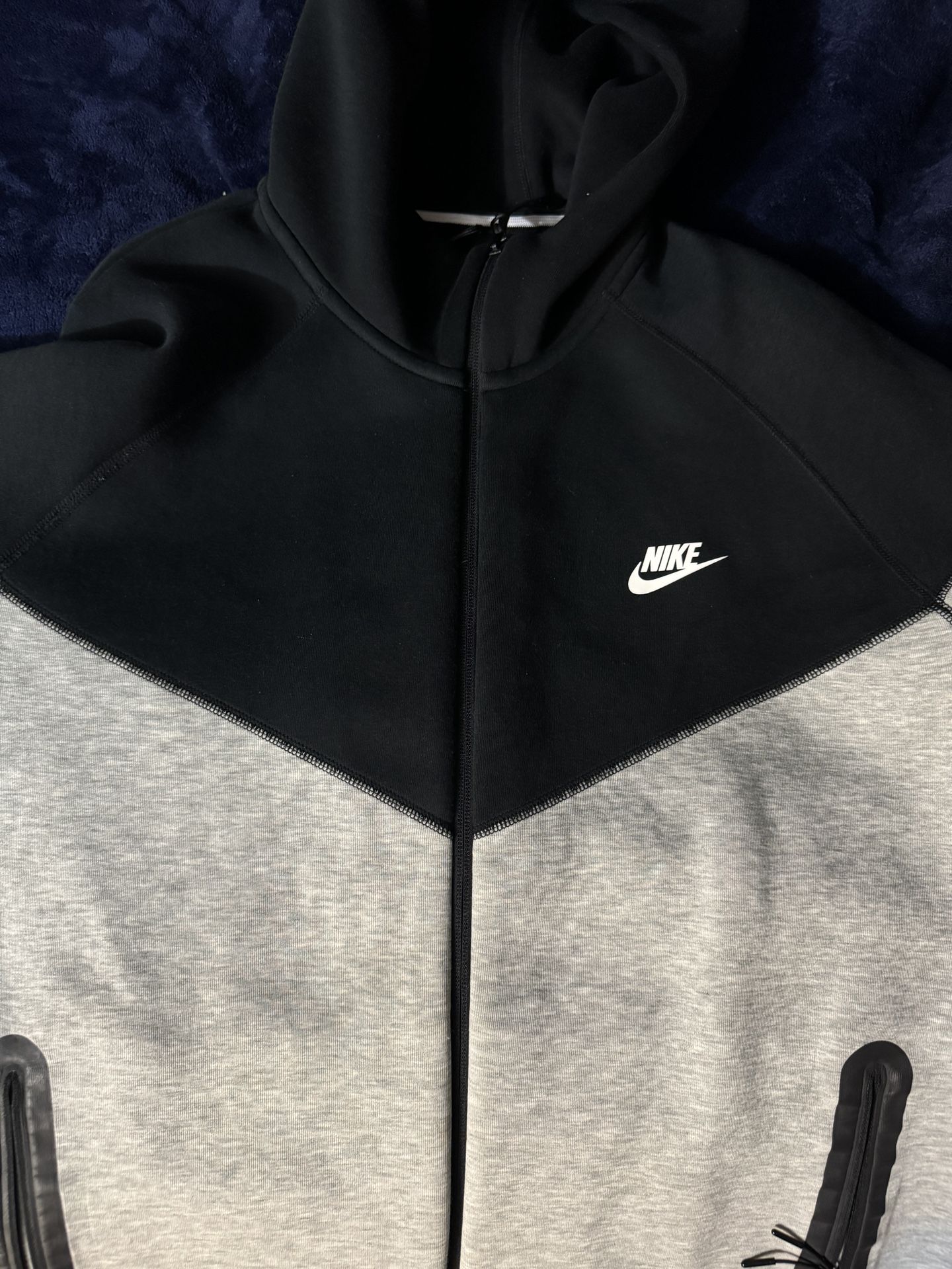 Nike Tech Fleece- Men’s XL