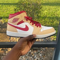 Air Jordan 1 Mid 'Light Curry Cardinal Red’