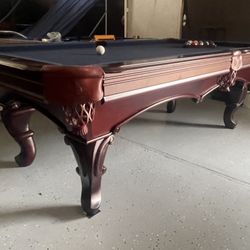 Impeccable Condition Pool Table 8’ (Free Delivery & Pro Setup) New Felt Any Color + All Accessories 