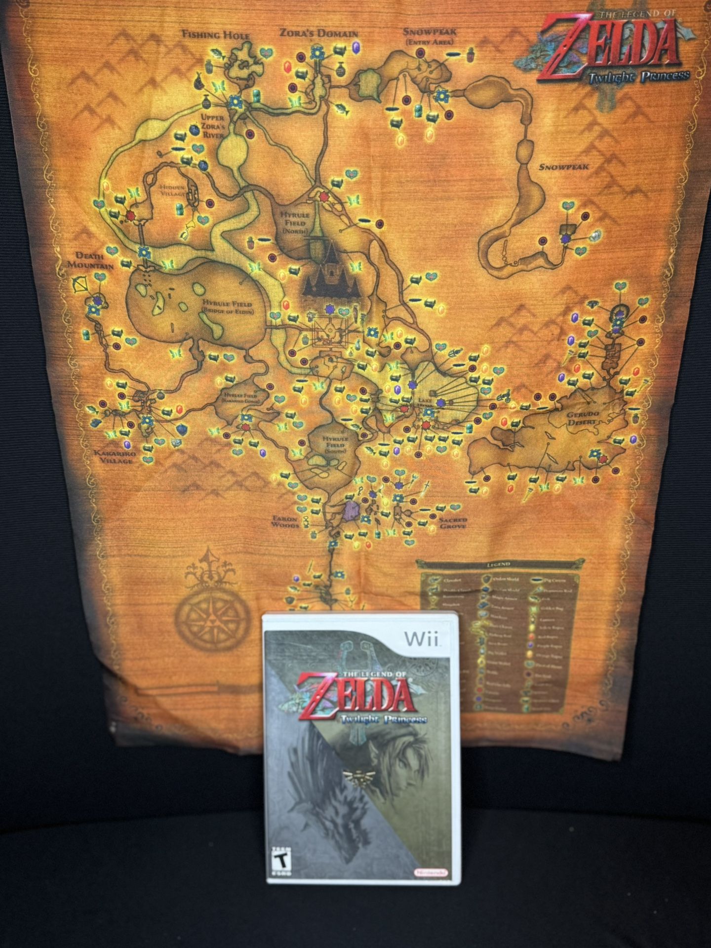 Bundle The Legend Of Zelda Twilight Princess Game w/ Legend Of Zelda Twilight Princess Collector Edition Cloth Map - CIB - Nintendo Wii
