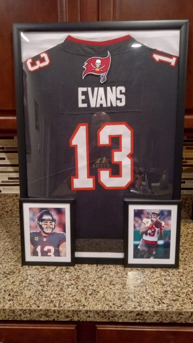 MIKE EVANS OF THE TAMPA BAY BUCS CUSTOM STITCHED,BRANDED AUTHENTIC FRAMED JERSEY.