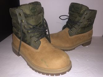 Timberland kids boots size 4.5 very nice pre owned