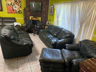 Leather Set/ Sillones De Piel 