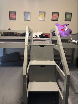 Triple bunk beds