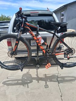 Scott's 29 in mountain bike with bike rack