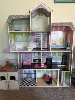 Kidkraft Barbie mansion dollhouse