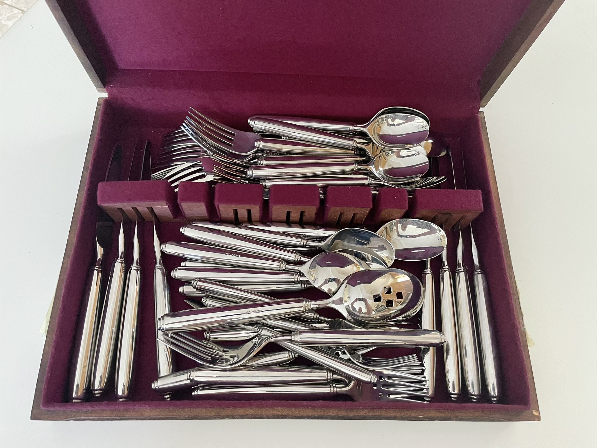 Set of 43 Oneida OBELUS Silverware Heirloom Glossy Stainless USA - RARE To Find A Complete Set. Service For 8 Plus 3 Serving Pieces. No Lowball Offers