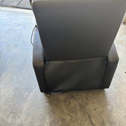 Messaging Chair And It Reclines
