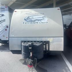 2014 32 ft forest river toy hauler 