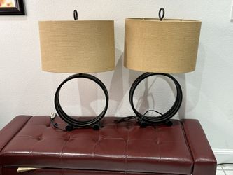 2 Tables Lamps 