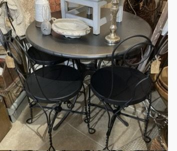 Cafe Table & Chairs
