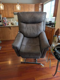 Power lift recliner chair