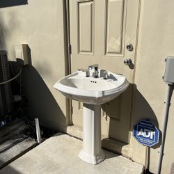 Kohler pedestal sink good shape