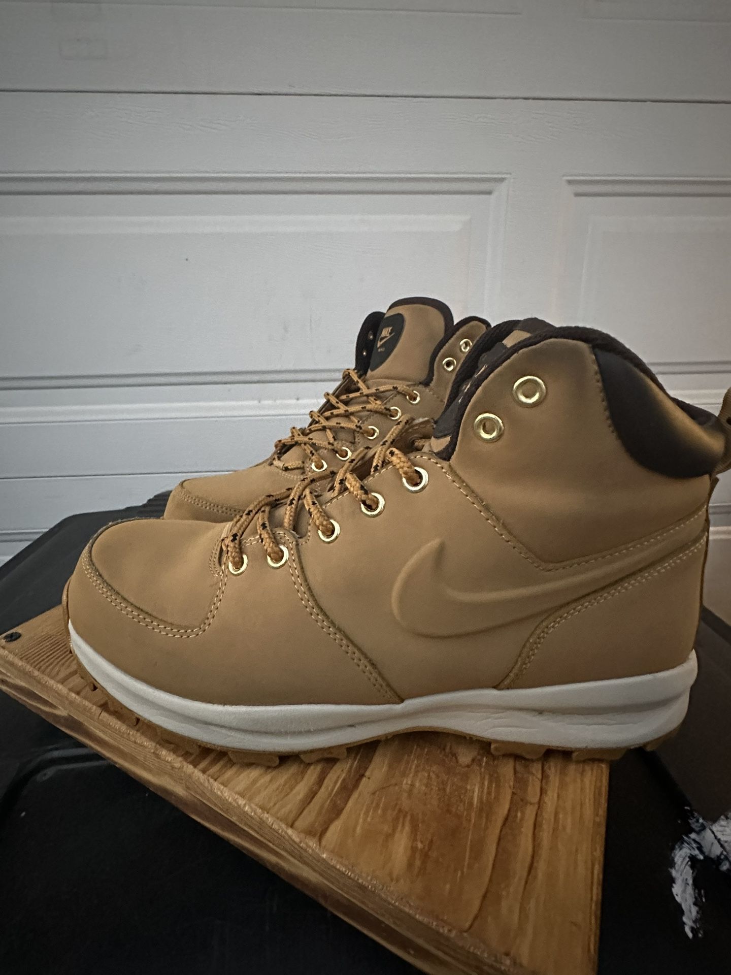 NIKE MANOA LEATHER BOOTS