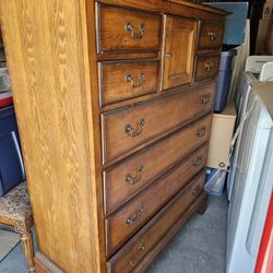 Dresser Armware And Nightstand 