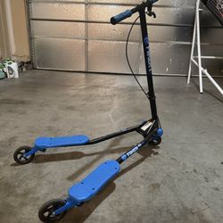 Yvolution Fliker A3 Wiggle Scooter – Great Condition