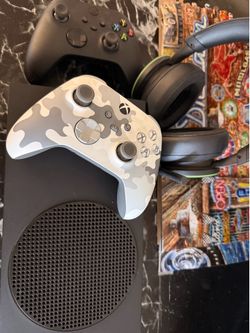 Xbox Series S 1TB with Controllers and headset