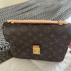 Louis Vuitton Purse Authentic 
