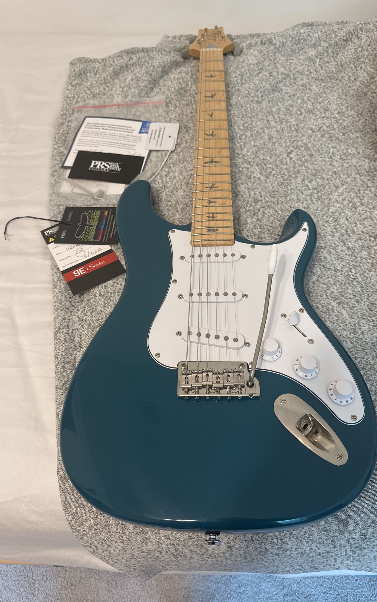 PRS Silver Sky SE Maple Fretboard Nylon Blue - Mint Condition
