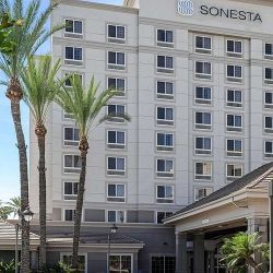 Paquete Entradas Disneyland Y disney adventure park Y 3 Noches De Hotel 