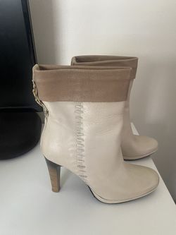 Women Boots Size 7