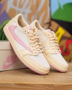 Jordan 1 Retro Low OG SP Travis Scott Shy Pink