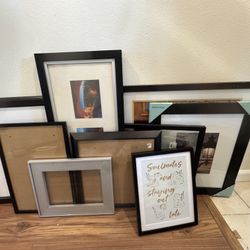 8 Wall Frames & 1 Wall Art