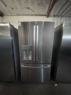 GE 28 Cu Ft French Door Fridge GFE28GYNFS - New Open Box $1650