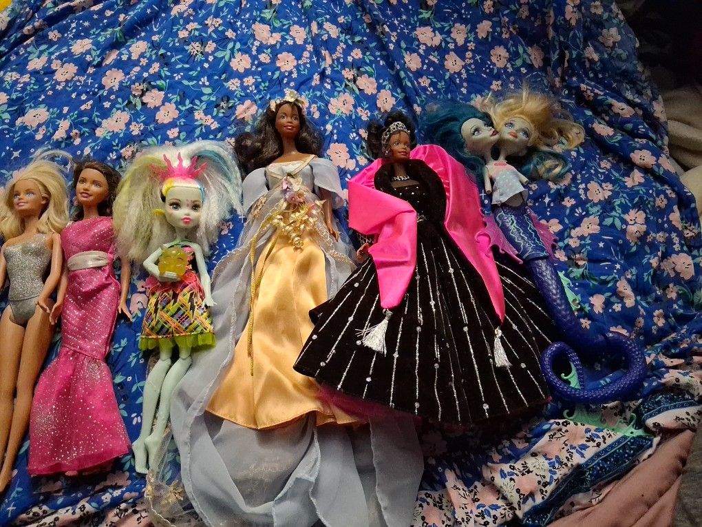 Beautiful Monster High And Barbies Dolls!