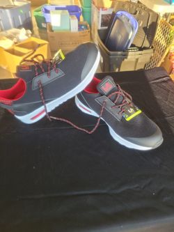 BNWT Athletic Shoes Size 5