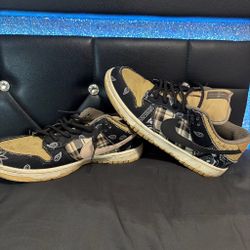 Nike SB Dunk Low Travis Scott Sneakers