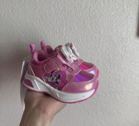 Toddler 6C Light-up Minnie Mouse shoes