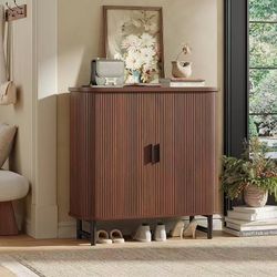 Shoe storage cabinet