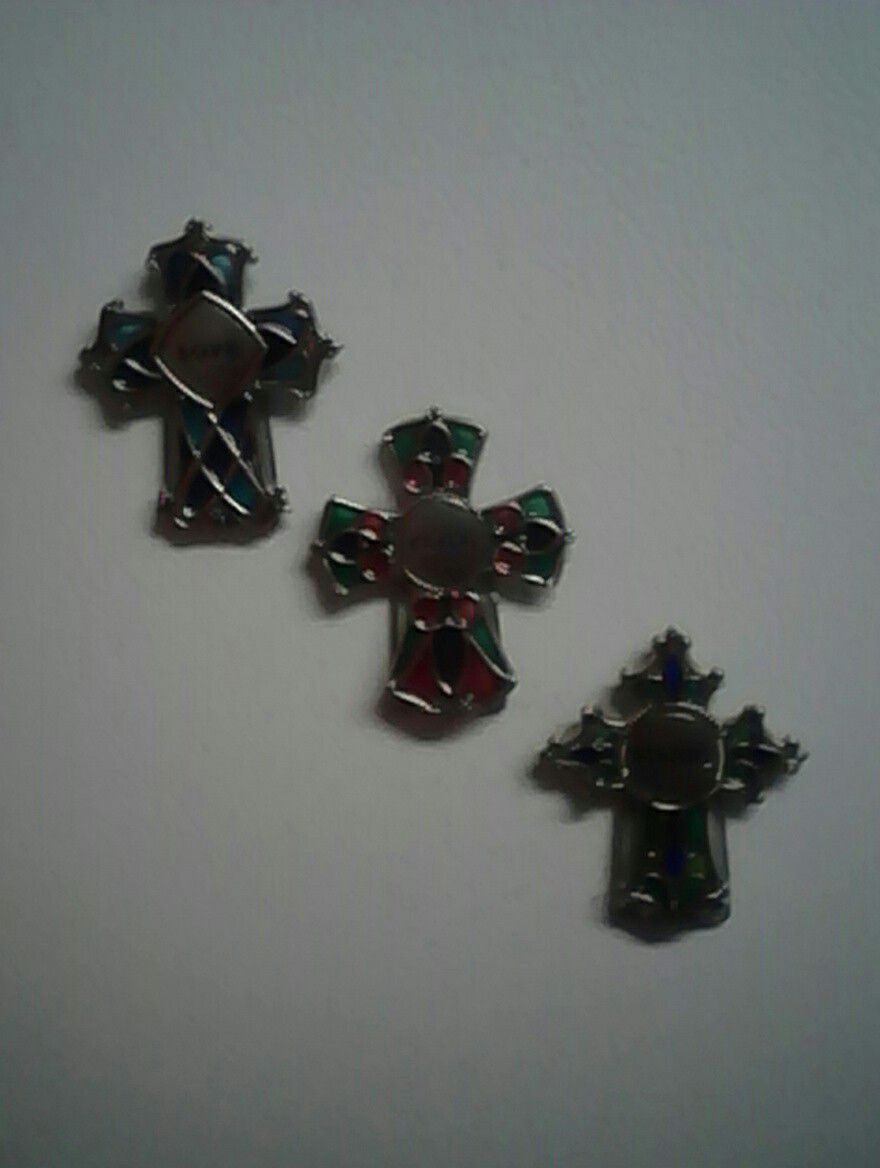 Three Cross Magnets Also Has Stands . Faith , Believe , Love .