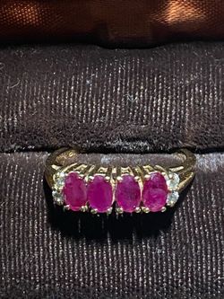 Ladies Beautiful 14K Yellow Gold Ring with 4 Rubies & 4 small diamonds