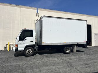 Isuzu BOX TRUCK