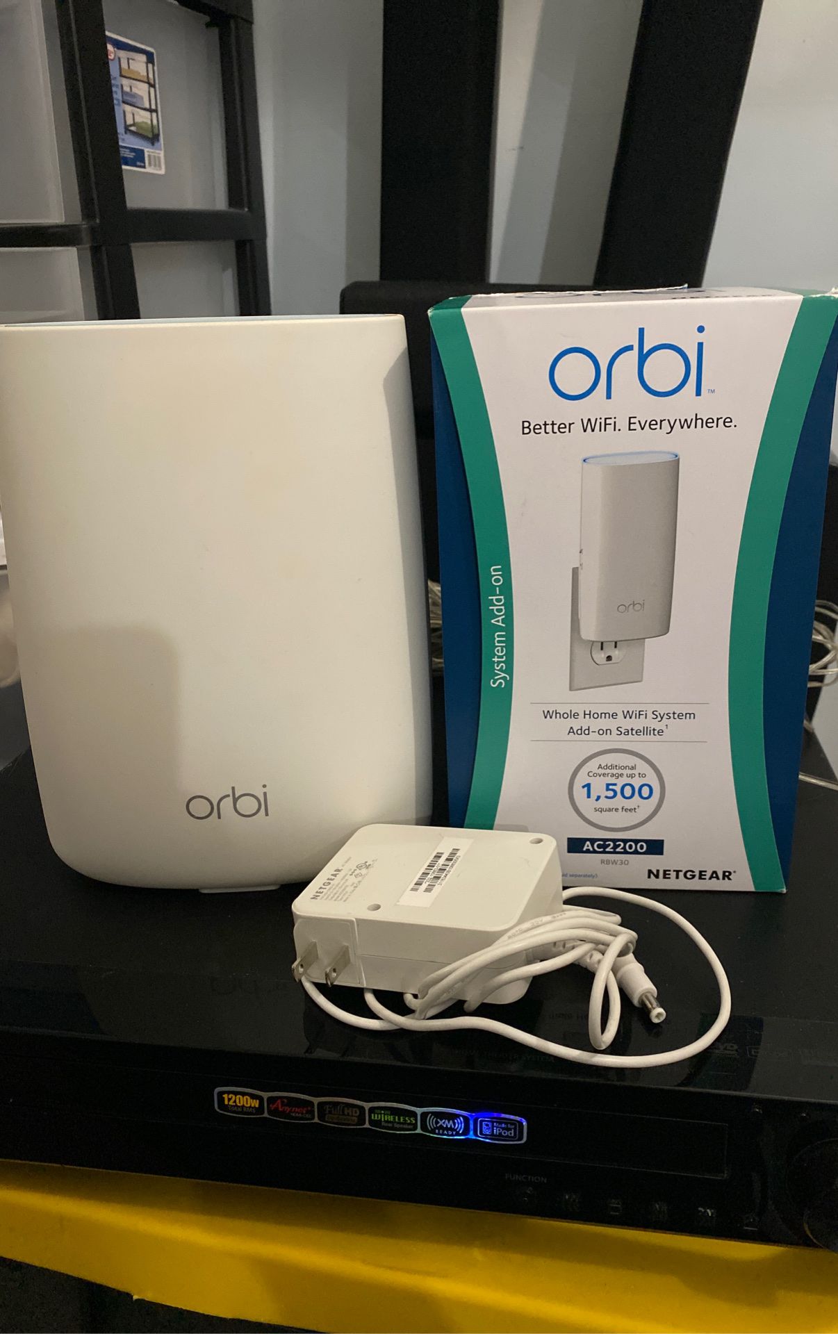 Orbi router RBR50 with WiFi satellite extender RBW30