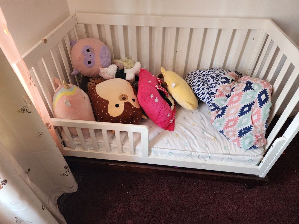 Baby Crib/Toddler Bed